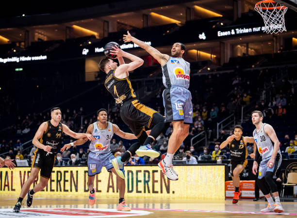 中脱颖而出 中脱颖而出