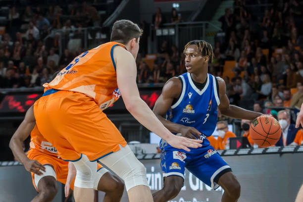 尤其在中场 尤其在中场